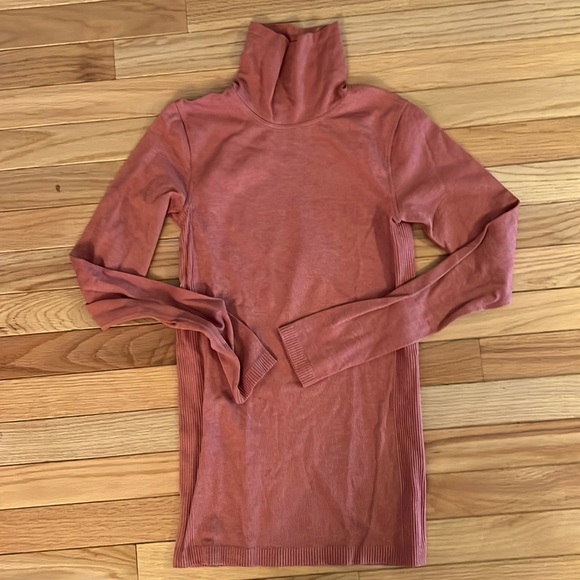 Lululemon Yin Vibes Turtleneck Small 4 6 - Picture 3 of 8